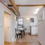 Coachman Cottage, Mews Living In Central Bath