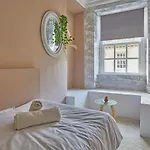 Opposite To Sally Lunn\'S Spacious Luxury Maisonette!