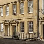 Georgian Apartment Located In The Center Of Bath.