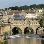 Georgian Apartment Located In The Center Of Bath.