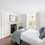 Ainslie\'S Apartment Belvedere