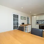 Pass The Keys Modern 2 Bedroom House With On Street Parking