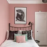 Stylish Georgian Apartment Near The Centre Of Bath