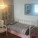 Georgian City Apartment At Thomas Street Double Bedroom And Two Single Trundle Beds