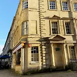 Elegant Georgian Apartment In Bath\'S Iconic Centre