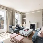 Dunsford House - Elegant Townhouse With Parking