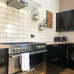 Stylish Property, Off Street Parking,Pet Friendly