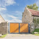 Beautiful One-Bed Countryside Retreat In Bath