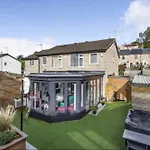 Modern 3 Bed - Sleeps 6 With Hot Tub