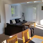 The Gables - Spacious House, Picturesque Views & Free Parking