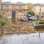 Incredible 3 Bed Basement Flat With Garden