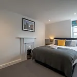 Luxurious Grand 6 Bedroom Home In Bath - Perfect For Groups & Sleeps 12!