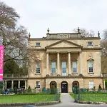 Unique 2 Bed In The Heart Of Bath With Parking