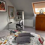 Cosy 19Th Century Two Bedroomed Home With Continental Breakfast