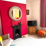 Cosy 19Th Century Two Bedroomed Home With Continental Breakfast