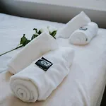 Roman Penthouse- City Skyline Views, 4K Tvs, 5G Wifi And More!