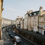 Roman Penthouse- City Skyline Views, 4K Tvs, 5G Wifi And More!