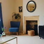 Willoughby Apartment