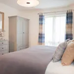 Modern & Central - Two Bedroom & Two Bathroom Apartment