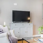 Modern & Central - Two Bedroom & Two Bathroom Apartment