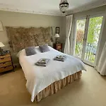 Circus Mews Townhouse:2 Beds:2 En-Suite Baths:Parking:City Centre:Quiet Area