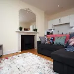 Beautiful 2 Bedroom Apartment In Central Bath