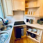 Central Studio Flat With Parking Permit