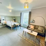Central Studio Flat With Parking Permit