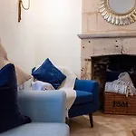 Seven Acres Cottage With Parking