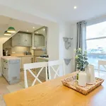Seven Acres Cottage With Parking