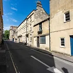 Cosy Central Bath Hideaway