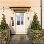 Pass The Keys Apartment With Stunning Views And Free Parking