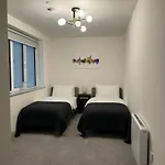 Haus Of Sulis, City Centre Apartment With Lift Access