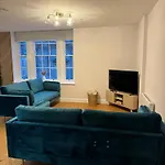 Haus Of Sulis, City Centre Apartment With Lift Access