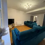 Haus Of Sulis, City Centre Apartment With Lift Access