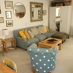Spacious City Centre Apartment Bath