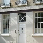 Crystal Palace Apartment