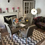 Georgian City Apartment At Thomas Street Double Bedroom And Two Single Trundle Beds