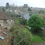 10 Lime Grove