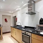 The Courtyard Apartments No.8