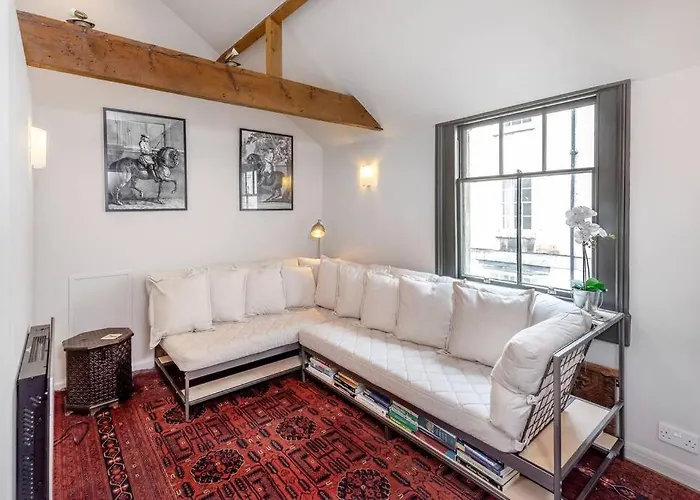 Coachman Cottage, Mews Living In Central Bath