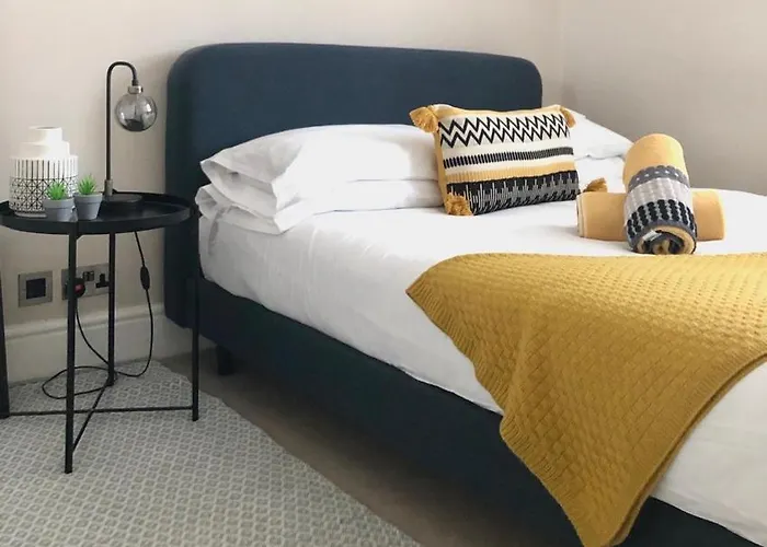 Stylish Property, Off Street Parking,Pet Friendly