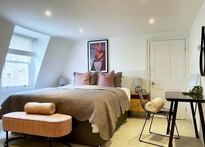 Ideally Located 2 Bedroom Luxury Apartment