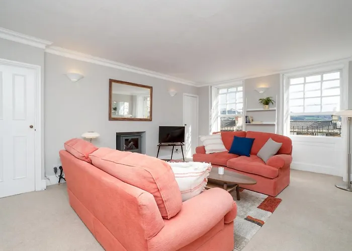 Pass The Keys Lovely 1 Bed Flat With Parking Close To The Centre