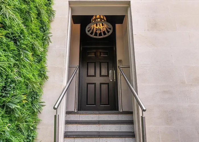 Large Stylish Studio In The Heart Of The City