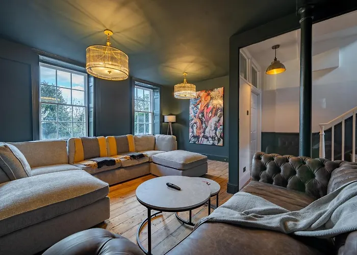 Luxurious Grand 6 Bedroom Home In Bath - Perfect For Groups & Sleeps 12!