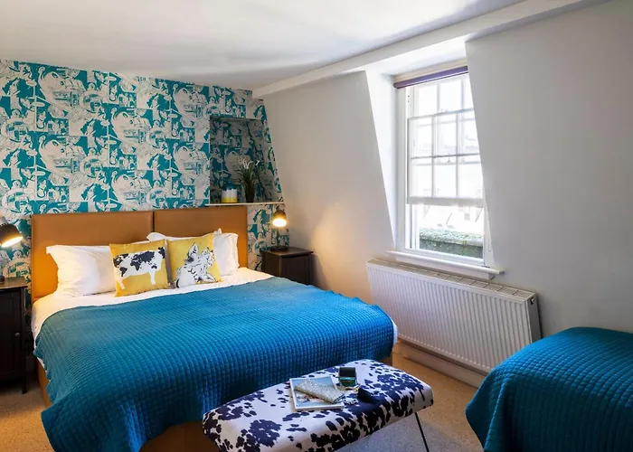 Dream Stays Bath - Trim Street Townhouse With Hot Tub