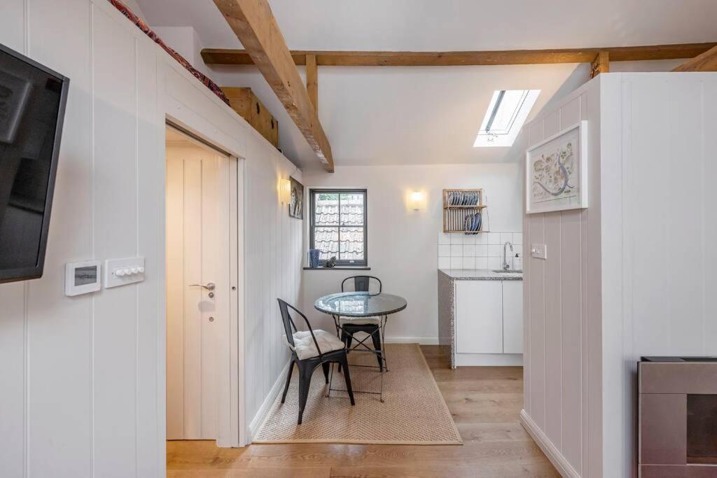 Coachman Cottage, Mews Living In Central *