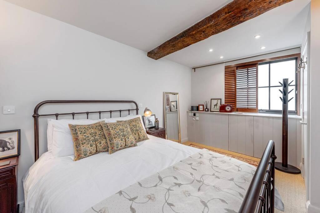 Coachman Cottage, Mews Living In Central Bath