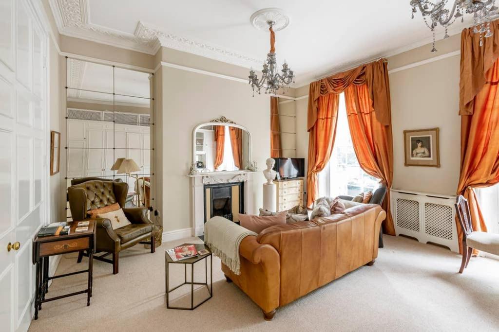 Beautiful Studio With Private Outside Terrace Bath